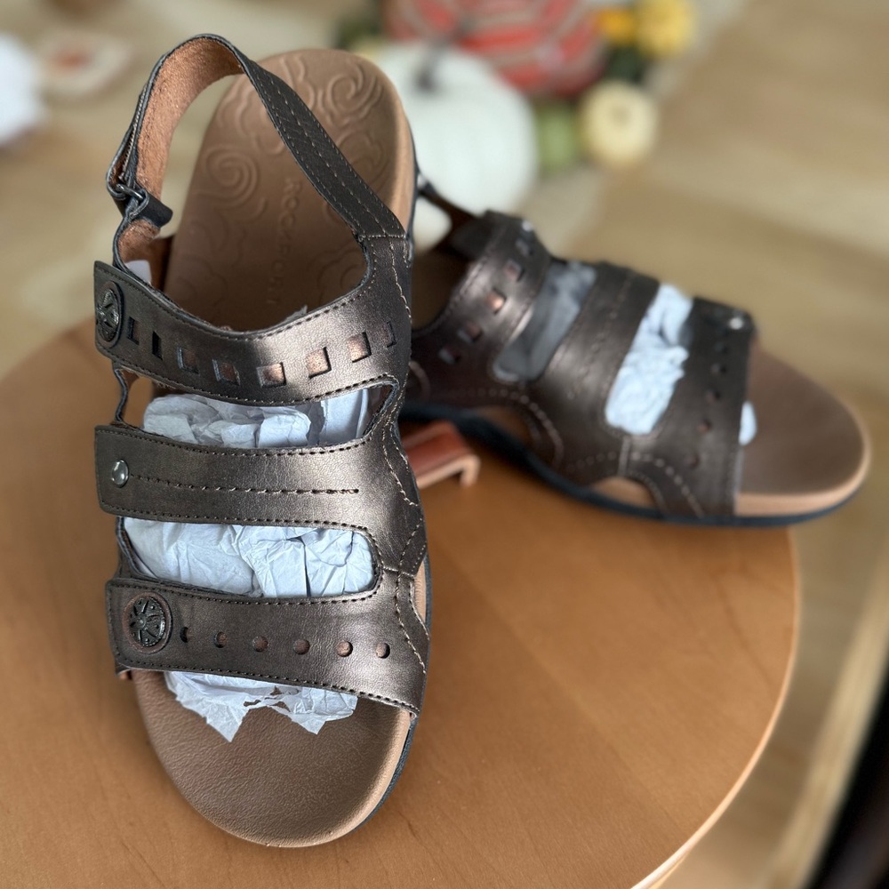 Rockport Women's Brown Metallic Sandals